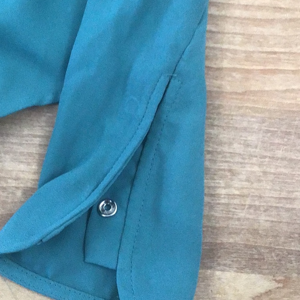 - NWT Adorable Ruffled Blouse - Picture 6 of 6